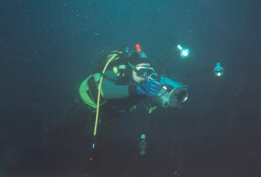 buceador de AZTI tomando muestras en la el Golfo de Bizkaia