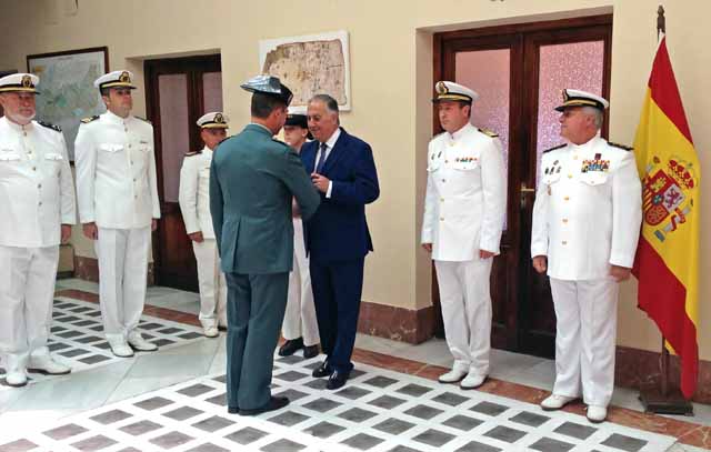 20150625 Imposición Medalla Mérito Naval al coronel Guardia Civil
