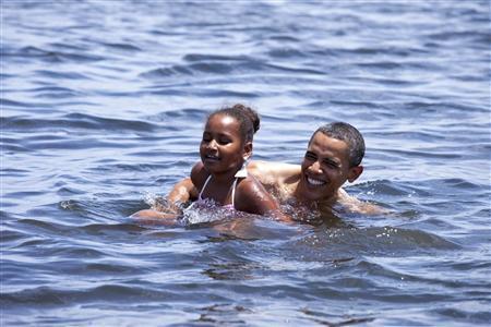 obama nadando en el golfo